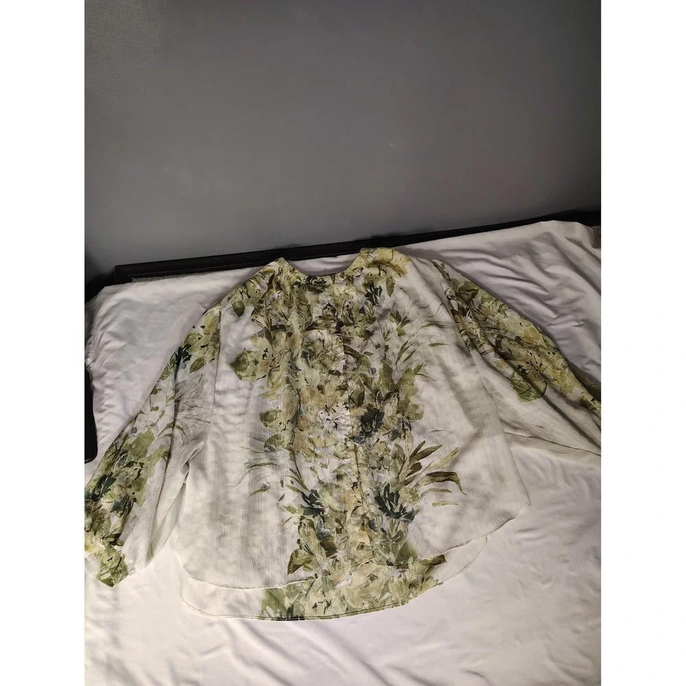 Rose + Olive Green Floral Crinkle Blouse Womens Medium Long Sleeve Pleated Back